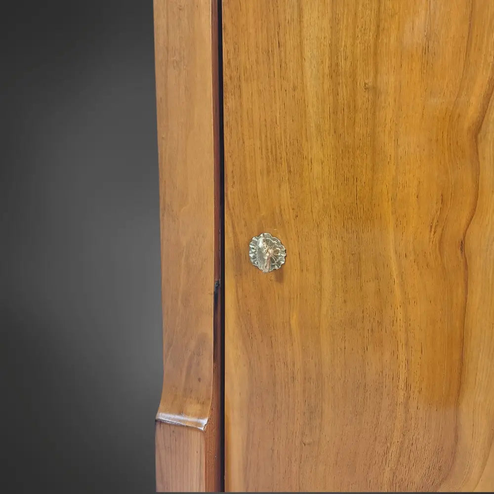 Kleiner Biedermeier-Beistellschrank Kirschbaum