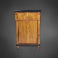 Kleiner Biedermeier-Beistellschrank Kirschbaum