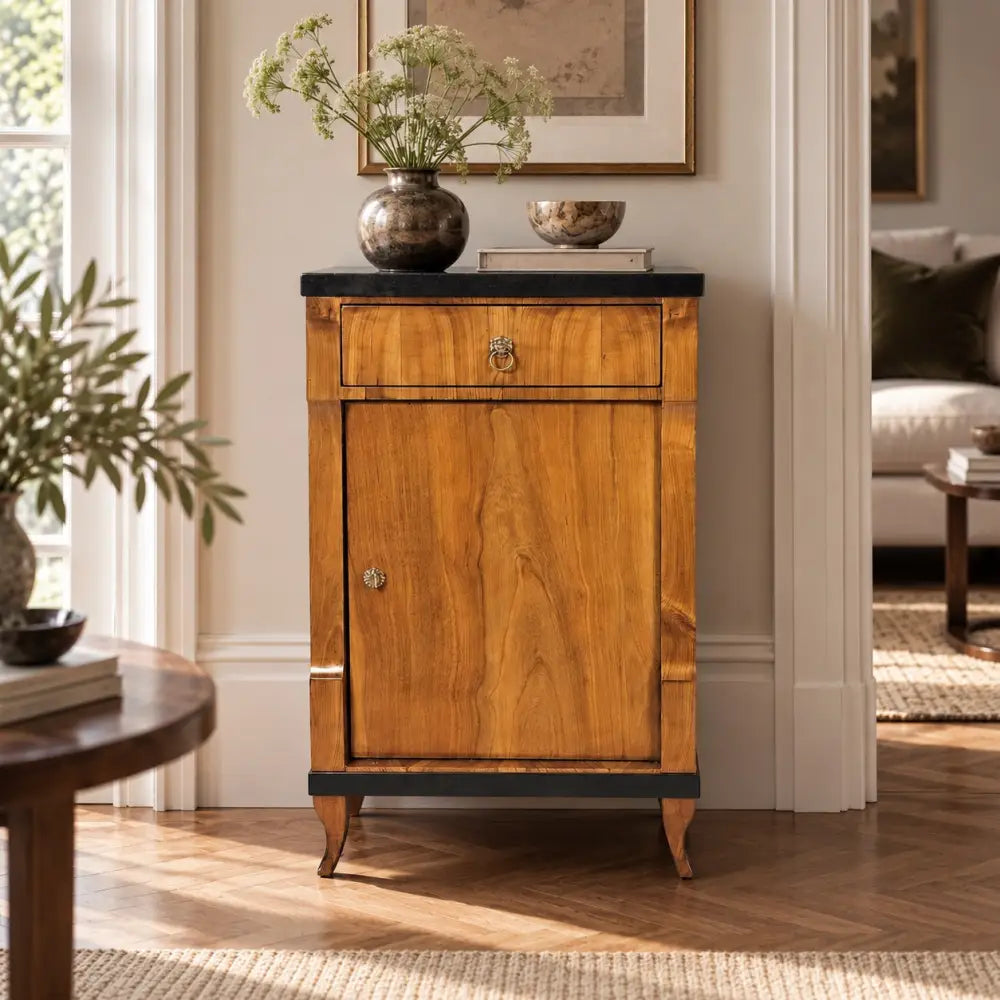 Biedermeier-Beistellschrank Kirschbaum um 1815/20 - Möbel