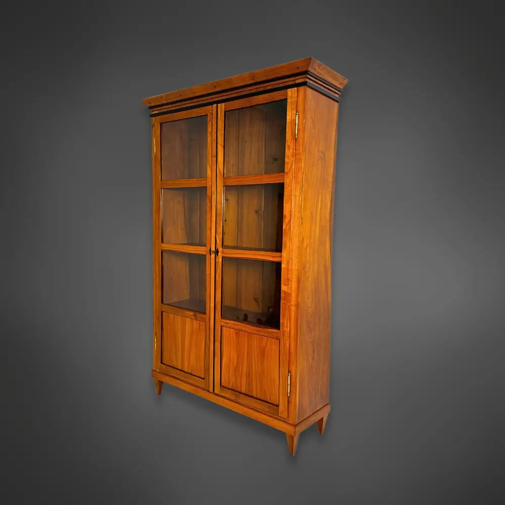 Biedermeier Vitrine zweitürig Kirschbaum massiv