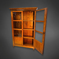 Biedermeier Vitrine zweitürig Kirschbaum massiv