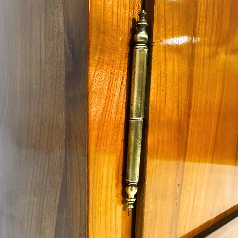 Biedermeier Vitrine zweitürig Kirschbaum massiv