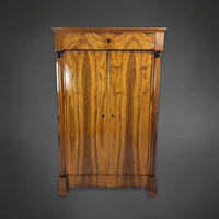 Biedermeier-Halbschrank (Vertiko) mit Halbsäulen Nussbaum