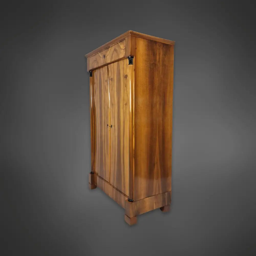 Biedermeier-Halbschrank (Vertiko) mit Halbsäulen Nussbaum
