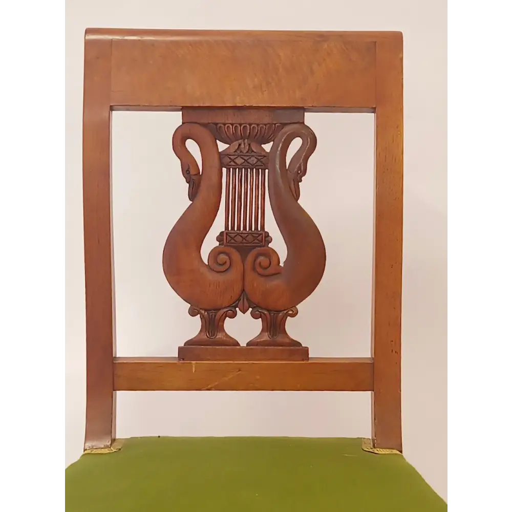 4 Nussbaum Stühle mit Schwäne um 1830 Frankreich / Empire -