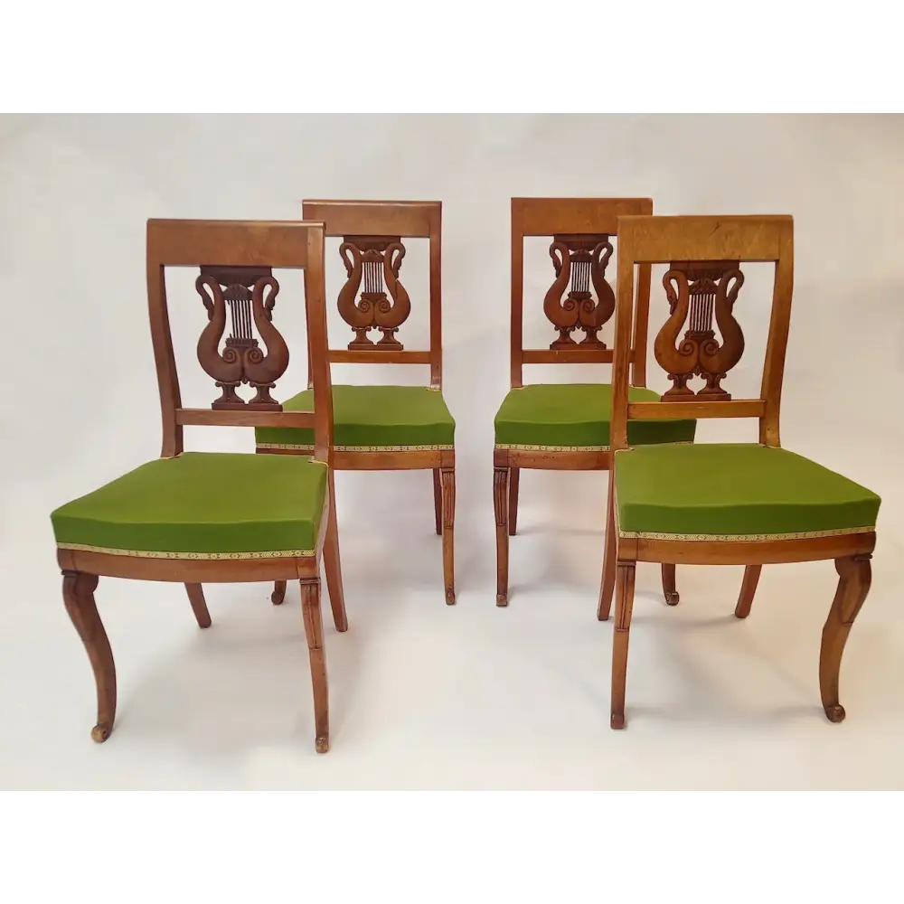 4 Nussbaum Stühle mit Schwäne um 1830 Frankreich / Empire -
