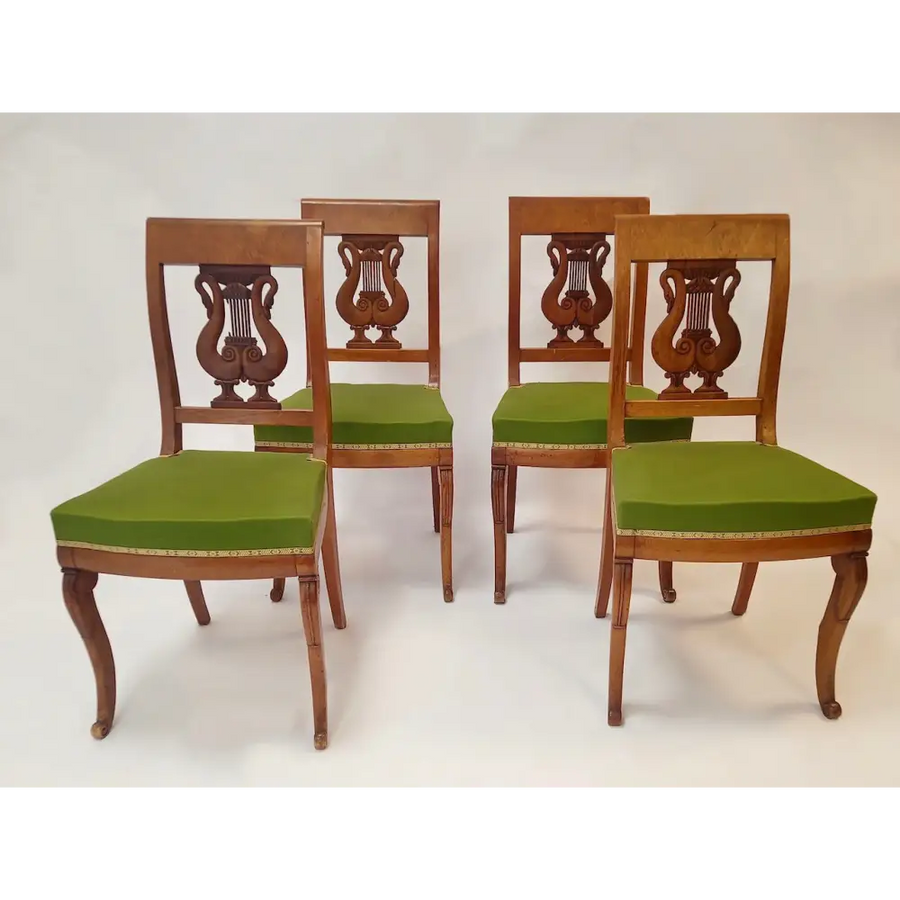 4 Nussbaum Stühle mit Schwäne um 1830 Frankreich / Empire -