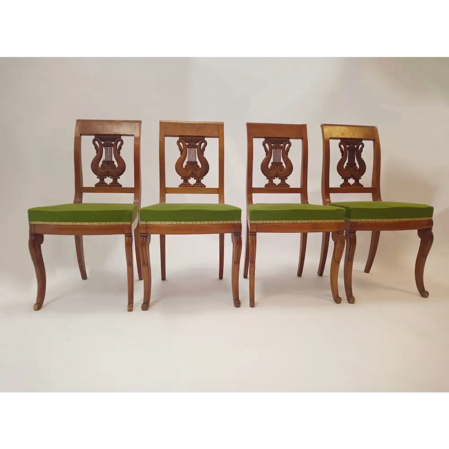 4 Nussbaum Stühle mit Schwäne um 1830 Frankreich / Empire -