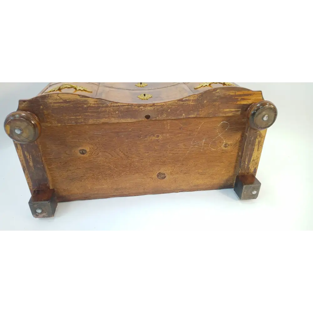 Barockkommode in Nussbaumfurnier um 1790 - Möbel