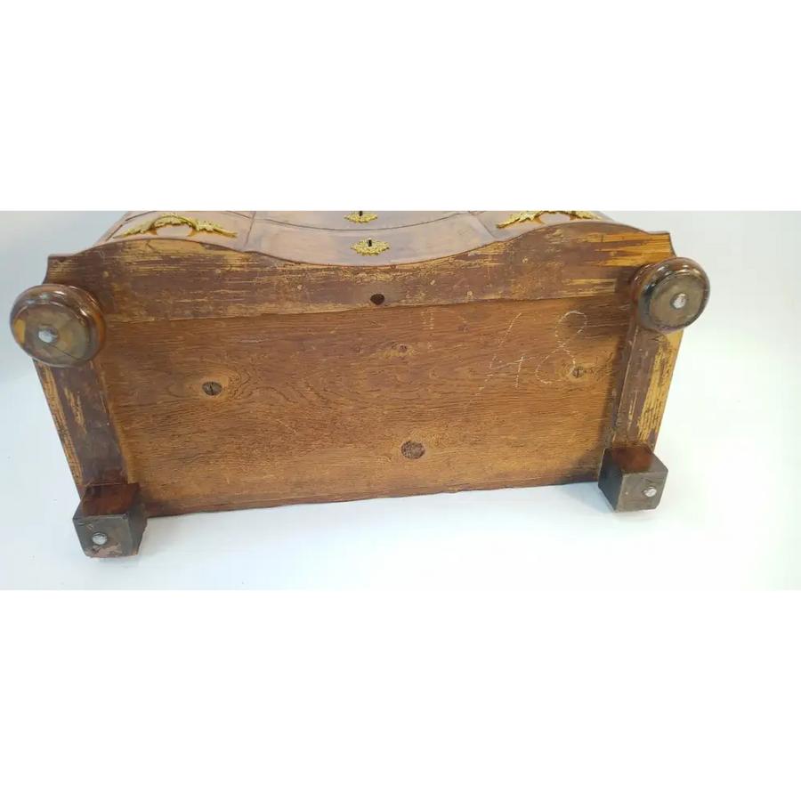 Barockkommode in Nussbaumfurnier um 1790 - Möbel