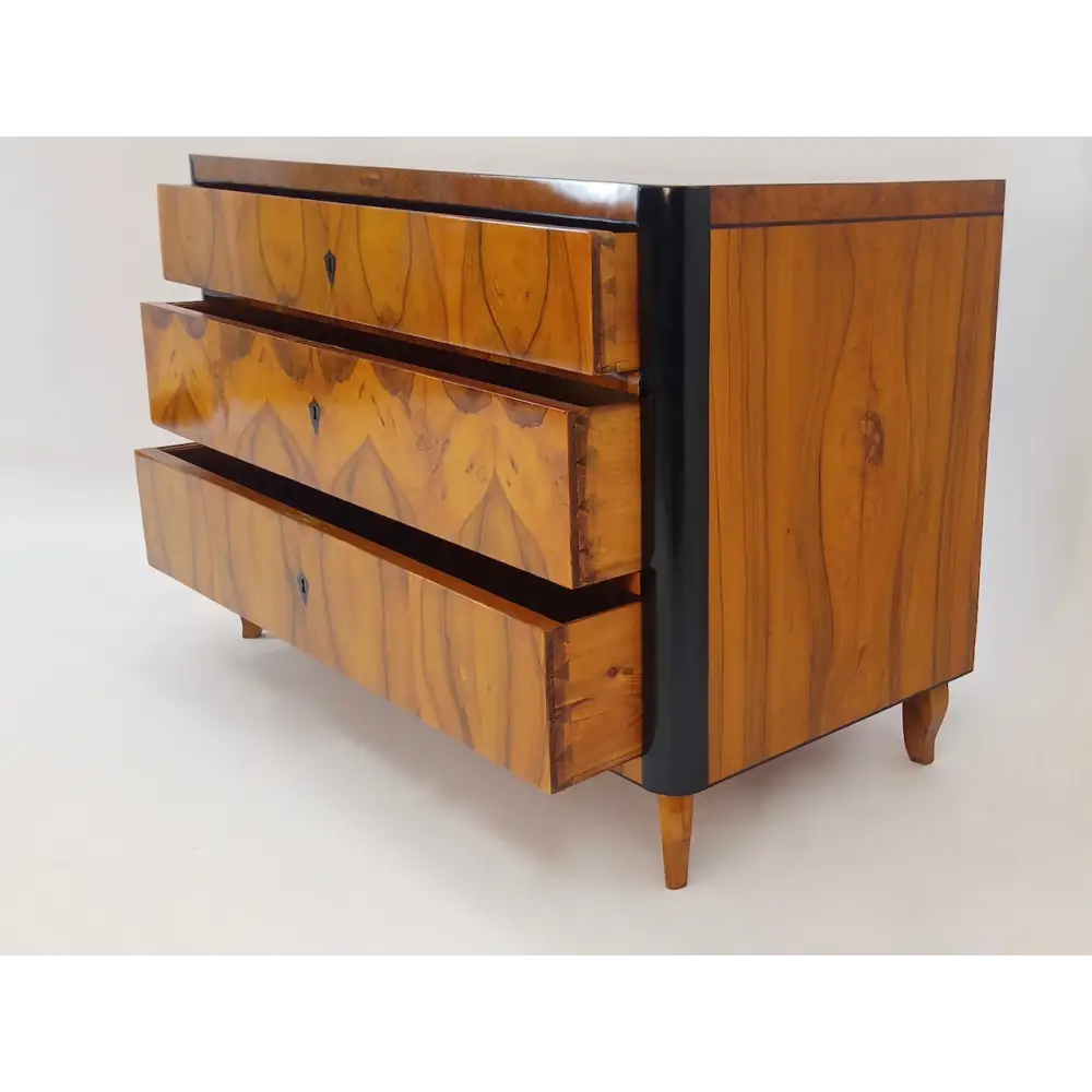 Biedermeier Kommode mit gespiegeltem Furnierbild - Möbel