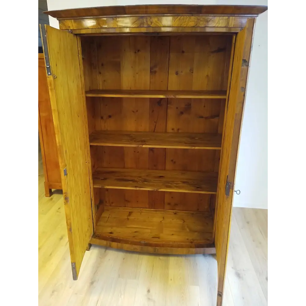 Biedermeier Schrank mit bombierten Türen um 1825 - Möbel