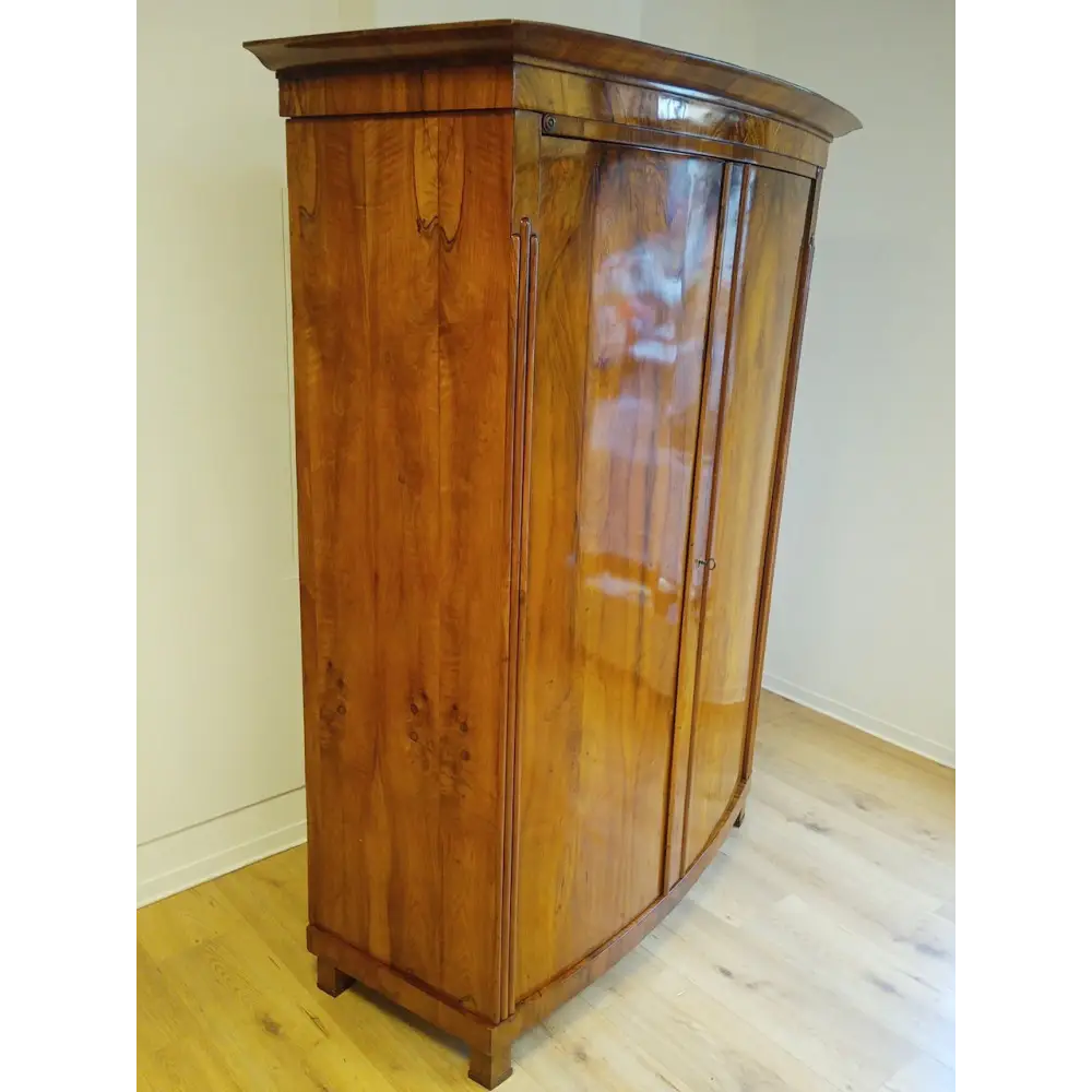 Biedermeier Schrank mit bombierten Türen um 1825 - Möbel