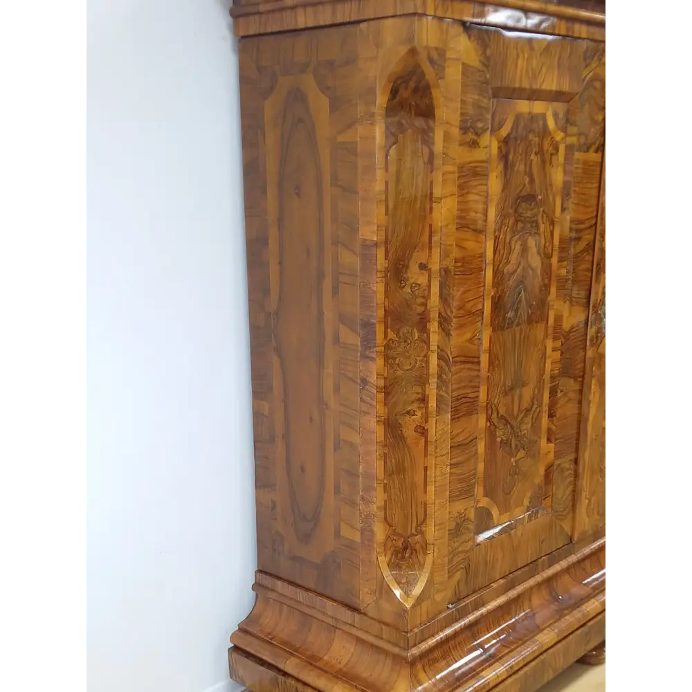 Flachbarock Schrank Nussbaum - Möbel