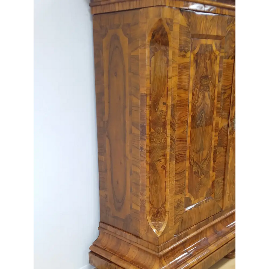 Flachbarock Schrank Nussbaum - Möbel