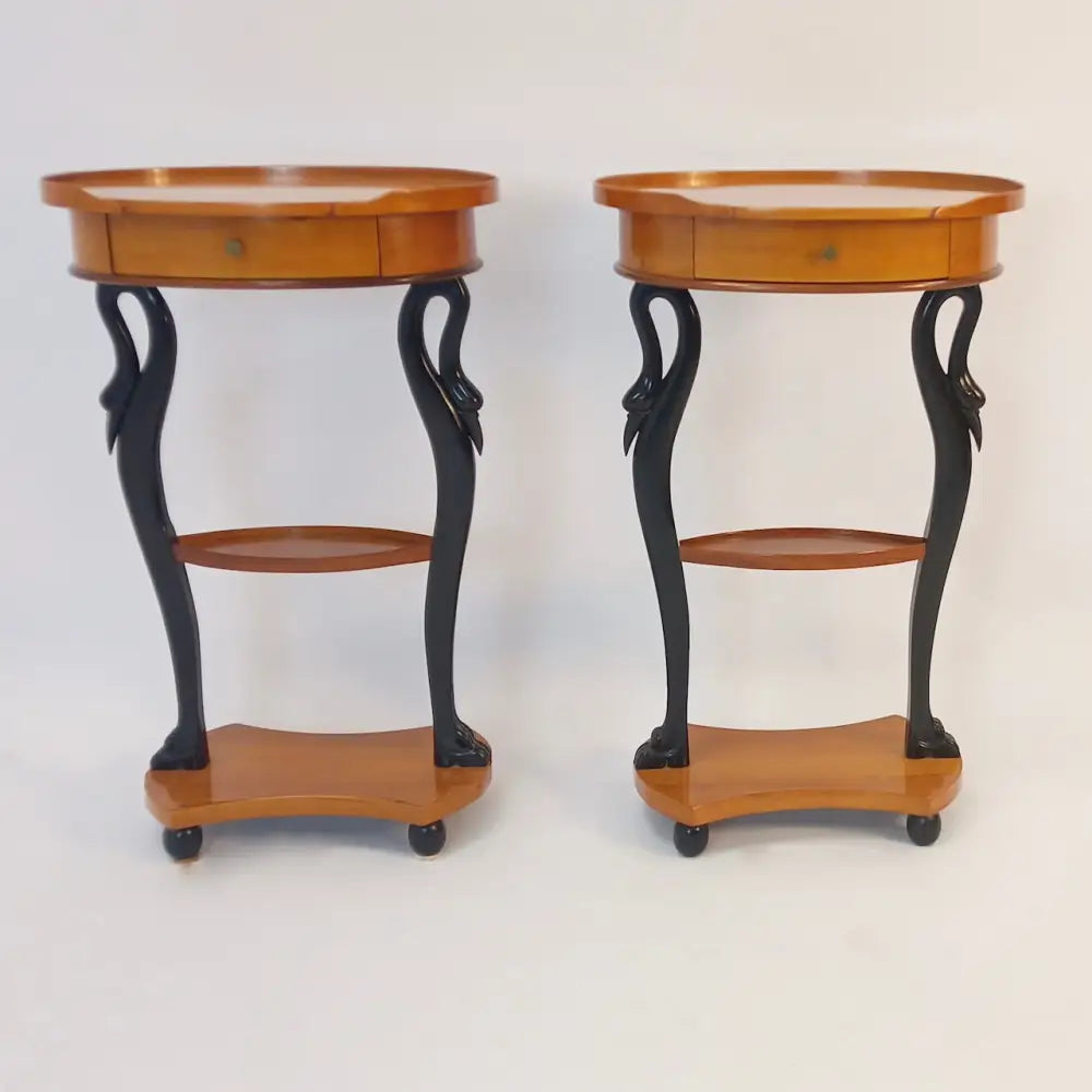 Paar ovale Salontischchen im Biedermeier-Stil um 1930