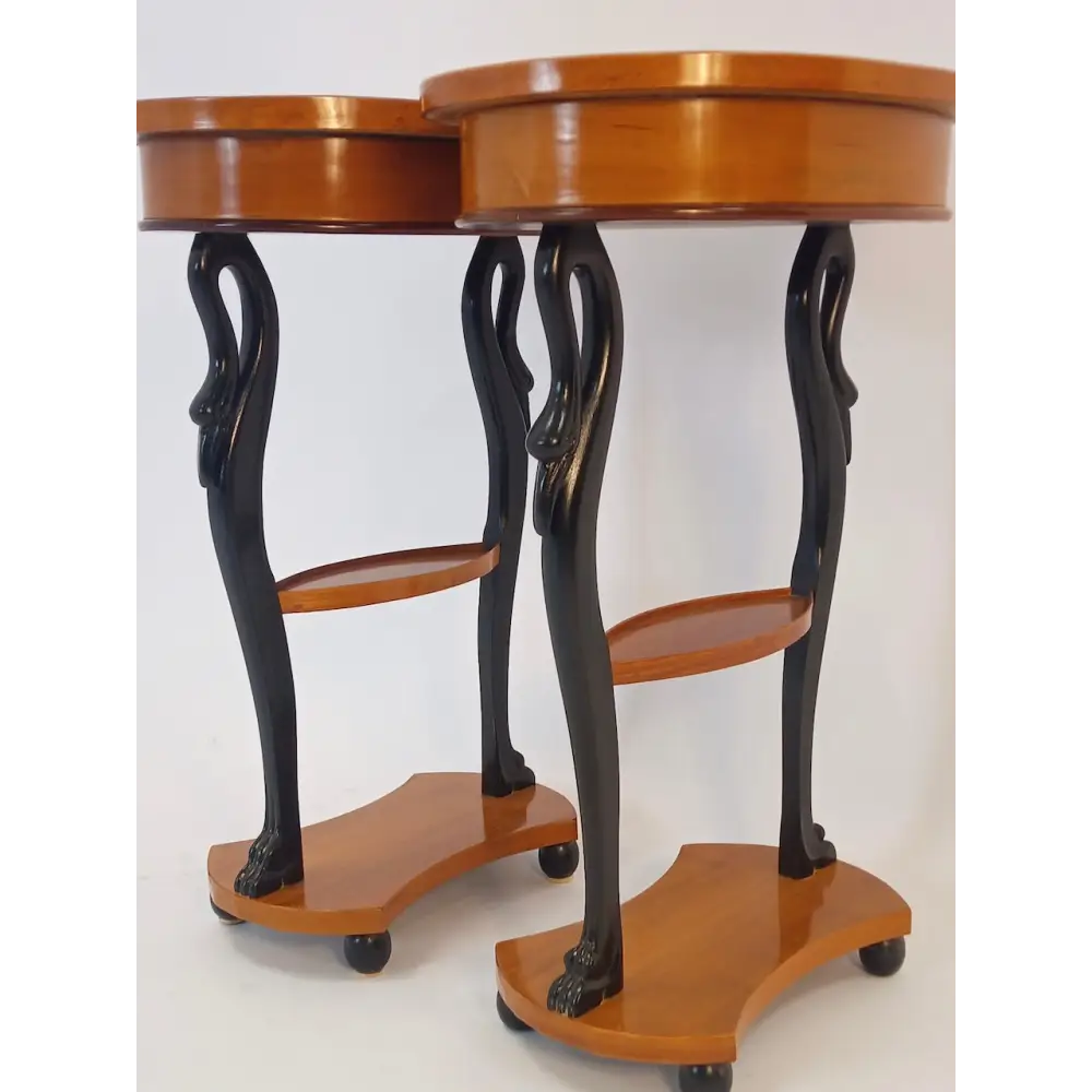 Paar ovale Salontischchen im Biedermeier-Stil um 1930