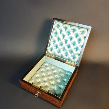 Schatulle in Vogelaugenahorn Rosenholz und Palisander