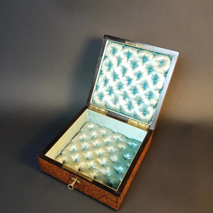 Schatulle in Vogelaugenahorn Rosenholz und Palisander