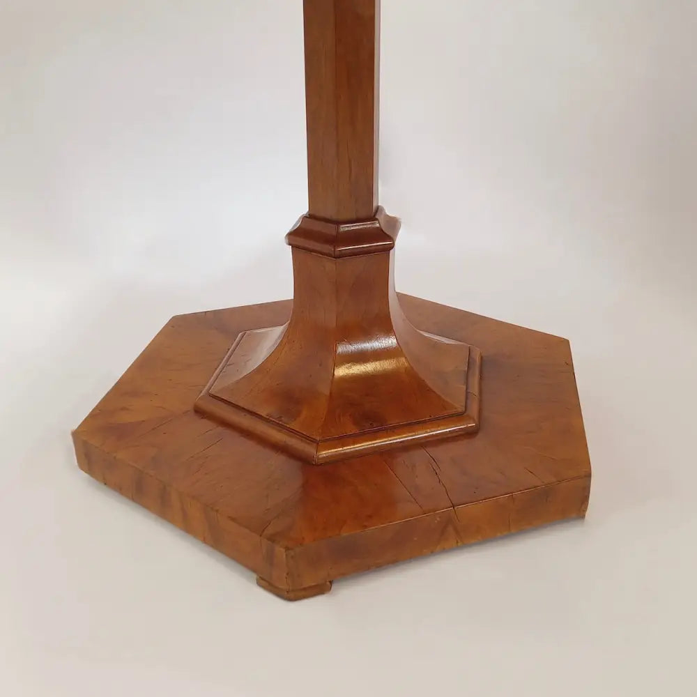 Sternfurnierter Biedermeier Nussbaum Tisch Österreich um
