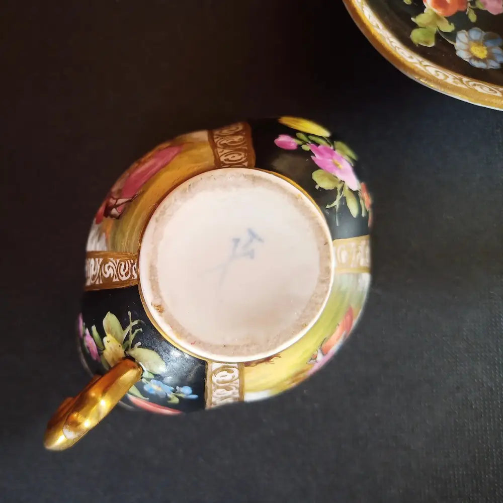 Tasse und Untertasse von Helena Wolfsohn um 1890